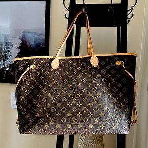 💕 Authentic LV Neverfull GM